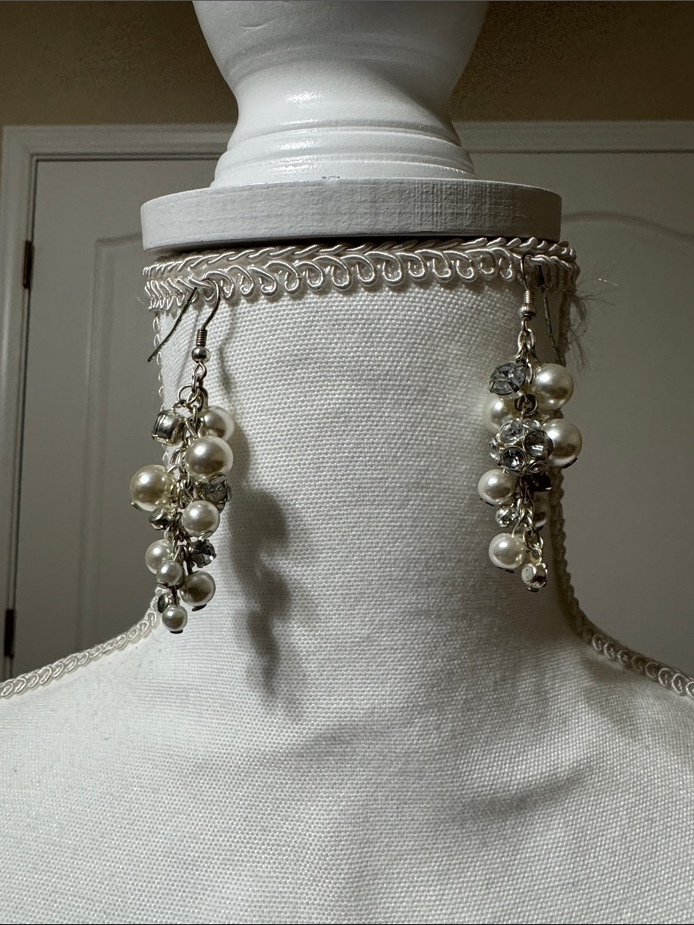 Elegant Pearl Cluster Drop Earrings - Silver/White